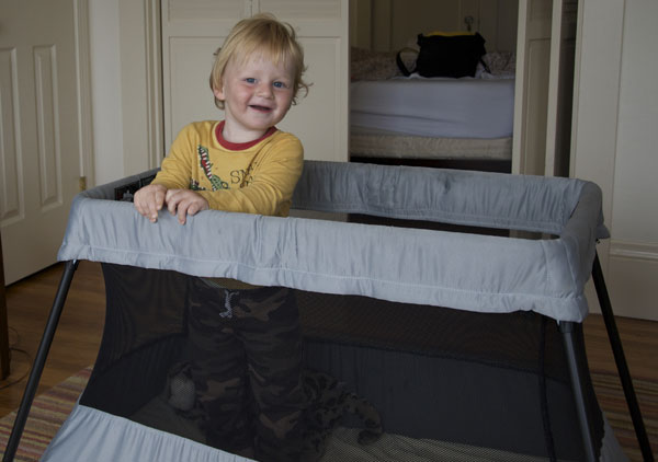 Travel cot for sales 3 year old