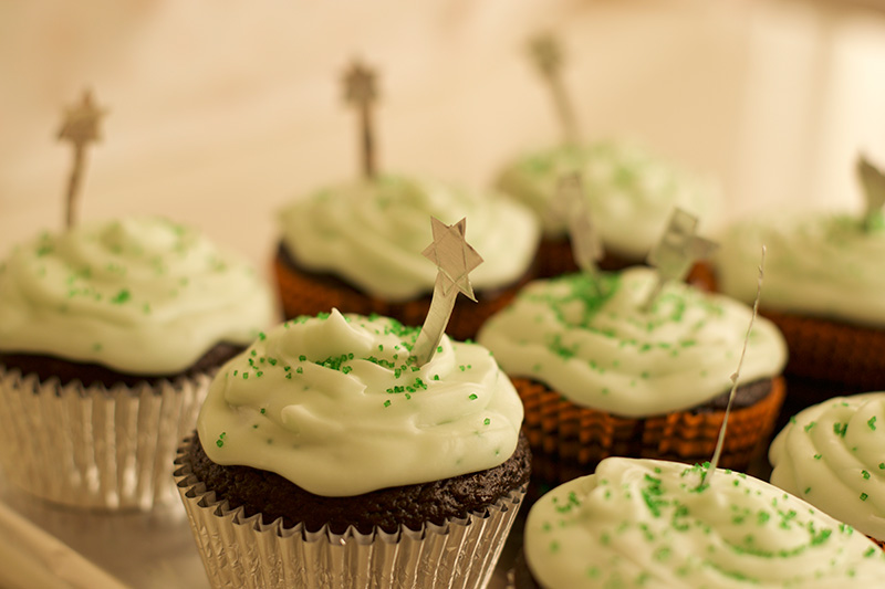 easy-halloween-chocolate-and-peppermint-cupcakes-2