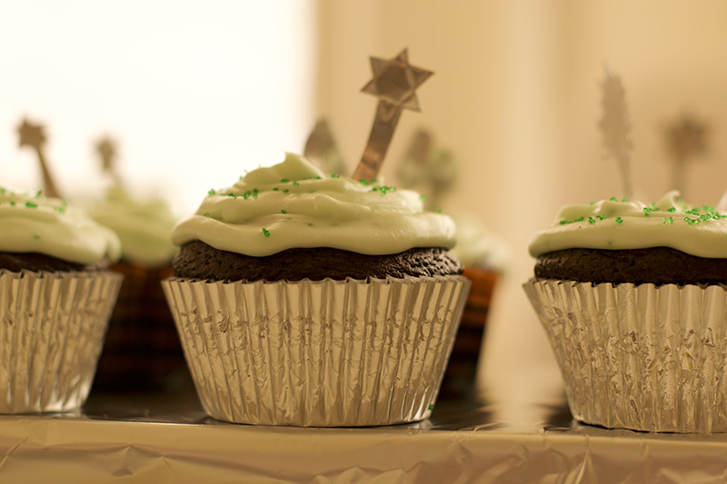 easy-halloween-chocolate-and-peppermint-cupcakes-4