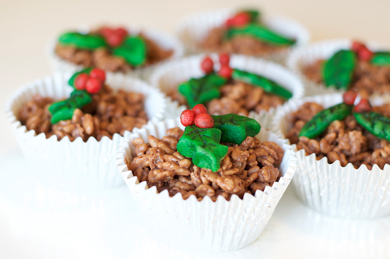 How to Make Christmas Pudding Rice Crispy Cakes - Little Fish